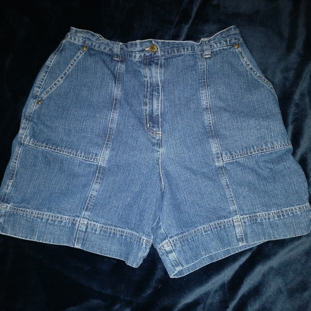 Studio works size 10 shorts